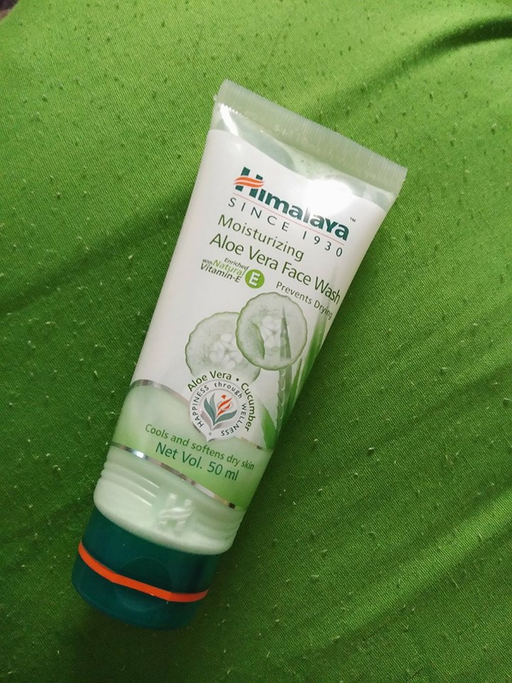 Himalaya Moisturizing Aloe Vera Face Wash Review | Dainty Angel